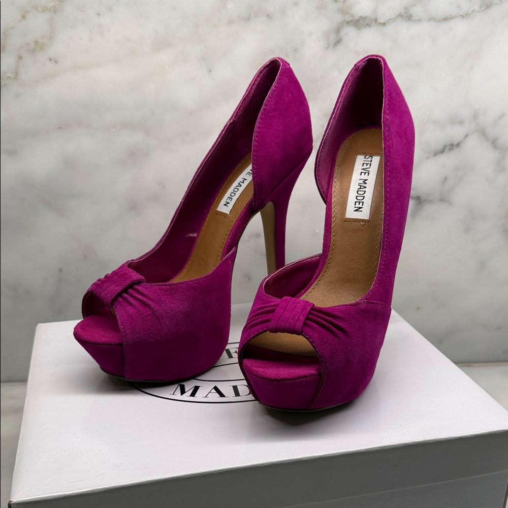 Steve Madden “REAPPING” Fuchsia Suede Peep Toe Heels